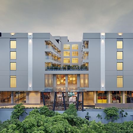 Hotel Zone By The Park Raipur Esterno foto