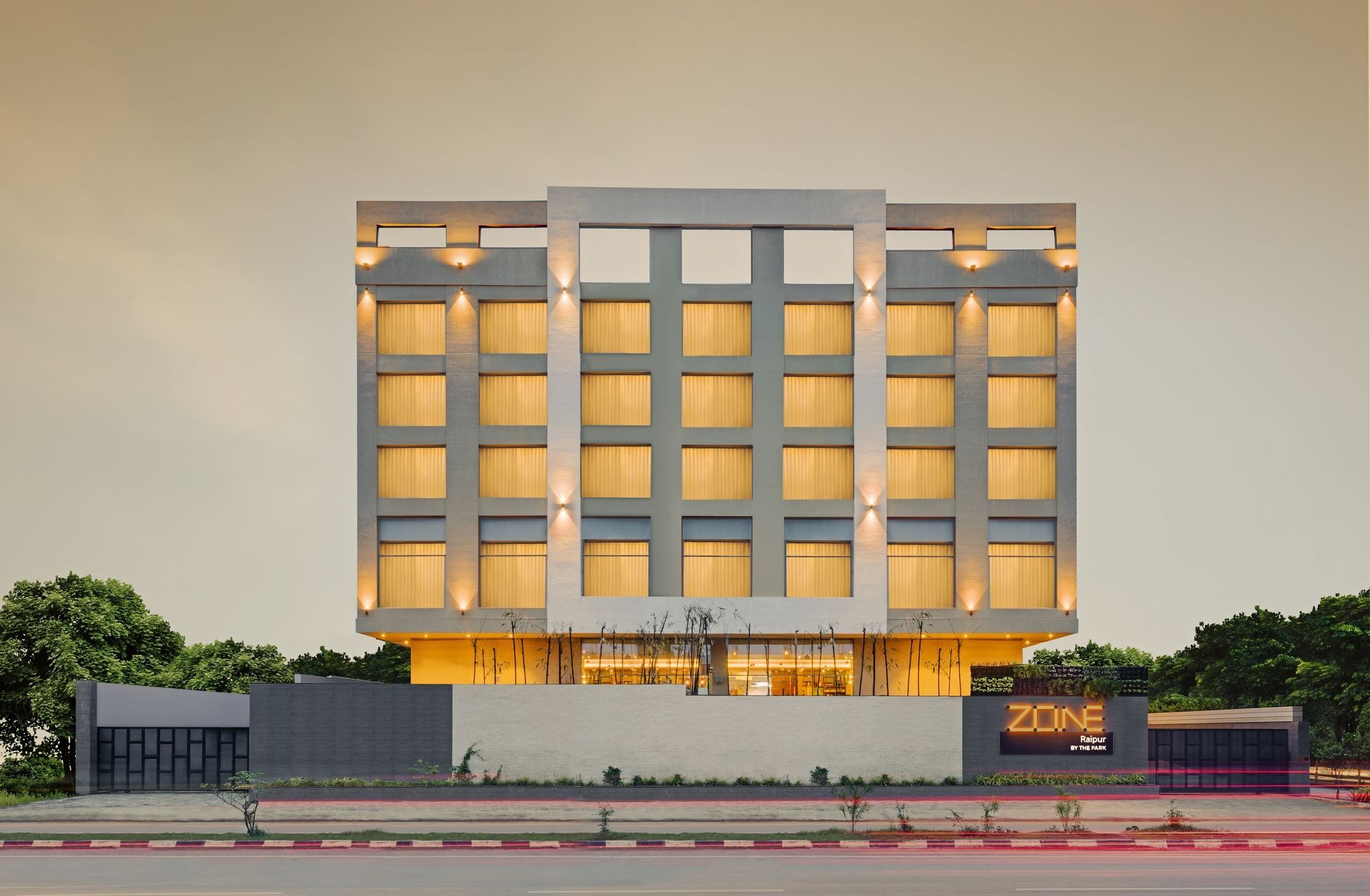 Hotel Zone By The Park Raipur Esterno foto